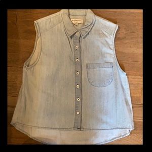 Denim sleeveless women’s shirt. Size XS. No stains or rips